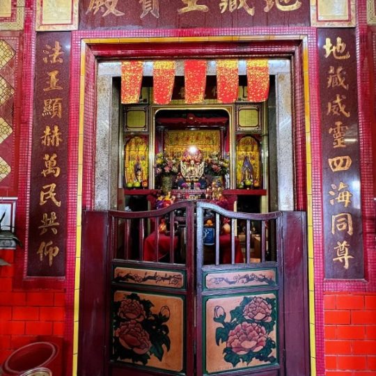 荃灣老圍地藏王殿佛台_地藏菩薩古廟
